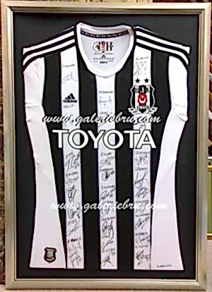 Beşiktaş jimnastik kulübü imzalı hatıra forması