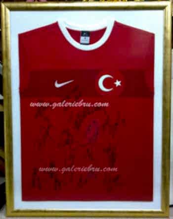 imzalı Hatıra Milli takım forması Galeri Ebru sanatsal çerçeveci